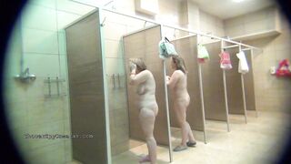 Nude Girl into the outdoors shower 20130