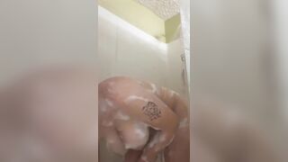 Spying on Babe 19 Year Old Daughter inside the shower