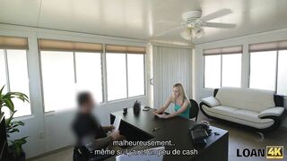 LOAN4K. Une danseuse go-go du strip-bar local est prête pour