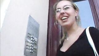 Bae blonde cunt with mouth with glasses offer hand job jizzed