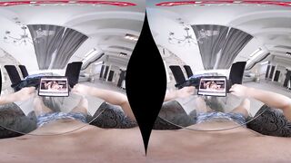 Old Hispanic Frida Sante inside Virtual Reality point of view