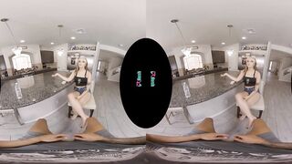 VRHUSH Bae blonde Gwen Vicious begs you to put it