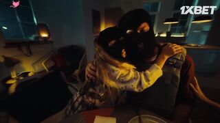 Геншин тян насасывает и трахается с двумя 1 серия