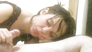 Camara oculta real para la escort Agatha de botitas se mensajea con su marido