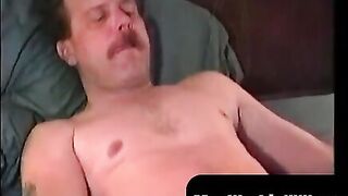 MenWorkinXXX.com - Tattooed butt muncher strokes his stiff pecker with joy