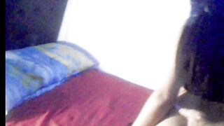 Escort Liz Vip camara oculta se deja grabar haciendo su trabajo se pone los tacones