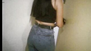 Escort Liz Vip camara oculta se deja grabar haciendo su trabajo se pone los tacones