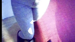 Escort Liz Vip camara oculta se deja grabar haciendo su trabajo se pone los tacones