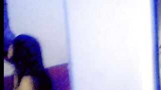 Escort Liz Vip camara oculta se deja grabar haciendo su trabajo se pone los tacones