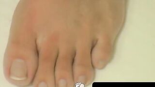 ToesXXX.com - Lonely stud's toe and foot worship with a happy ending