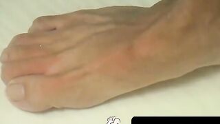ToesXXX.com - Lonely stud's toe and foot worship with a happy ending