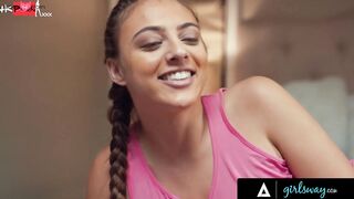 GIRLSWAY - Mischievous Besties Jenna Foxx, Gia Derza, & Vina Sky Have Squirtfest Competition Night