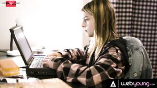 Conflicted 19 Yo Kristen Scott Discovers Her Sexuality With Dyke Slim Blonde Kenna James