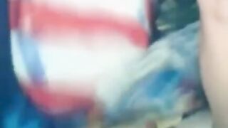 Jeune bbw se caresse en live