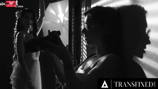 TRANSFIXED - Shemale Dyke Zariah Aura RAW DOGGY Fucks PAWG Photographer Tommy King