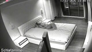 La coquine se masturbe solo