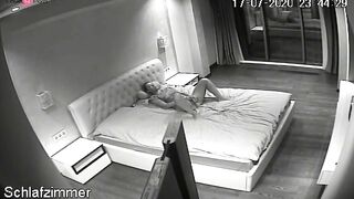 La coquine se masturbe solo