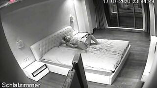 La coquine se masturbe solo