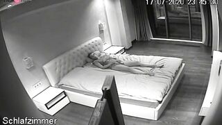 La coquine se masturbe solo