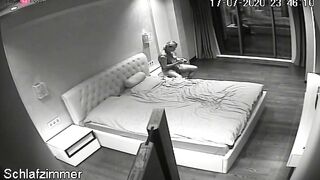 La coquine se masturbe solo