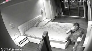 La coquine se masturbe solo