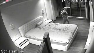 La coquine se masturbe solo