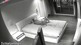 La coquine se masturbe solo