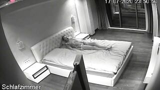 La coquine se masturbe solo