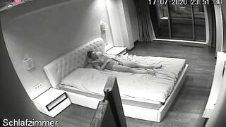 La coquine se masturbe solo