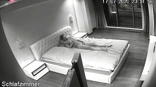 La coquine se masturbe solo