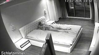 La coquine se masturbe solo
