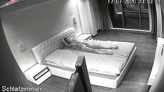 La coquine se masturbe solo