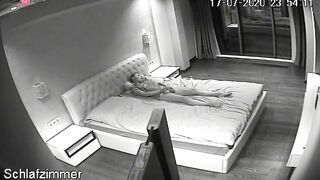 La coquine se masturbe solo