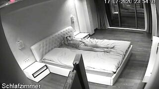 La coquine se masturbe solo