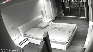 La coquine se masturbe solo