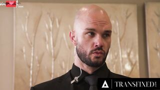 TRANSFIXED - Single Rich Kalli Grace Fucks New Hookup Kasey Kei With Hung Bodyguard