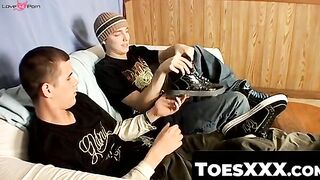 ToesXXX.com - Muscular studs' gentle toe touch with wild masturbation