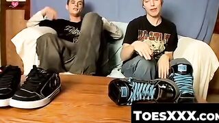 ToesXXX.com - Muscular studs' gentle toe touch with wild masturbation