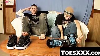 ToesXXX.com - Muscular studs' gentle toe touch with wild masturbation