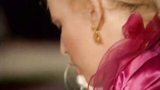 lucy63 je vais te prendre par derrière et te baiser si fort que tu vas crier de plais