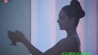 lucy63 Je veux sentir tes mains sur moi, explorer ton corps, et nous perdre dans une