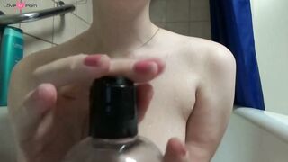 Masturbation amateur dans le bain