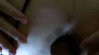 Sodomie sans capote en doggystyle