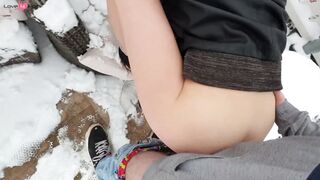 Amatrice allemande defoncee en exterieur dans la neige