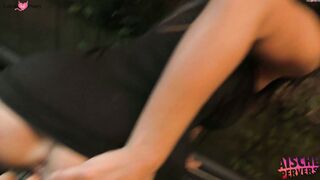 Brunette sodomisee a l arret de bus