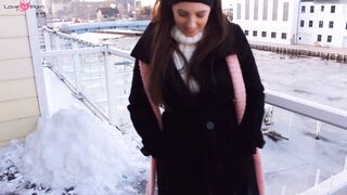 Il n'est jamais trop froid pour se masturber comme elle le fait
