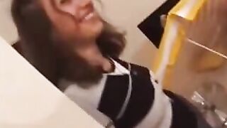 Rien, je suis prêt à te prendre lucy63, mais d'abord, montre-moi ton visage