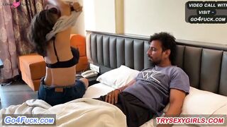Hotel ki Lady Waiter Ne Fulfilled Extra Service Di Customer ko