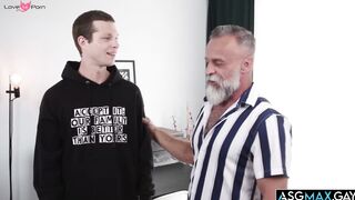 Benjamin Blue fucks his hot stepdad Daddy John