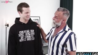 Benjamin Blue fucks his hot stepdad Daddy John